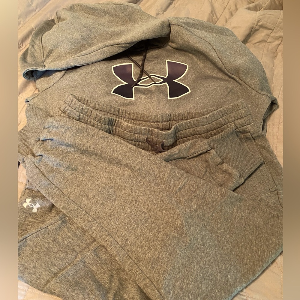 EUC Under Armour jogging suit.